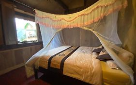 Ong Vang Meo Vac Hotel